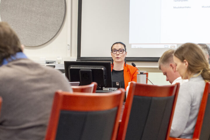 Kirsi Kellokangas valtuustossa