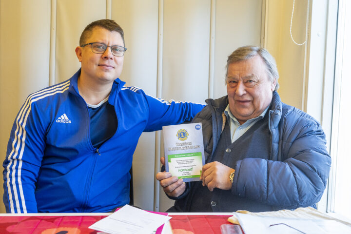 16 puhelinmuistio kinnula