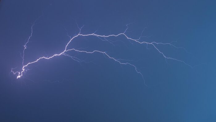 lightning-2222412_1920