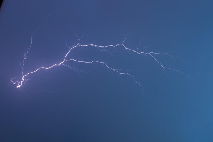 lightning-2222412_1920