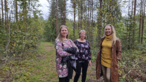 40 Elina Harjula, Anne Risto ja Mirva Loihtua 2[38] kopio