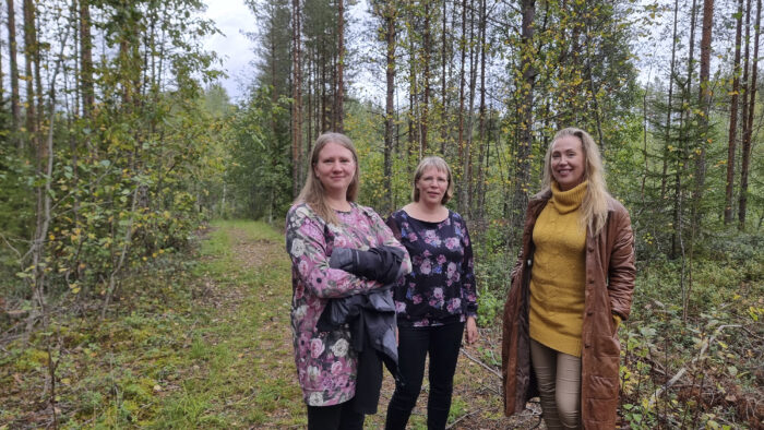 40 Elina Harjula, Anne Risto ja Mirva Loihtua 2[38] kopio
