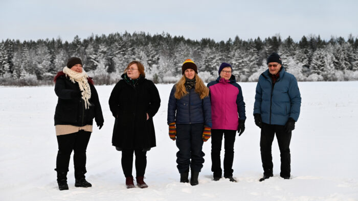 Korppisen kylässä asuvat Hanna-Maria Laukkanen, Riikka.Kananen, Petra Kumpulainen, Hilkka Arkimaa sekä Jorma Toikkanen eivät pidä Harjulinjan läntisestä reittisuunnitelmasta.