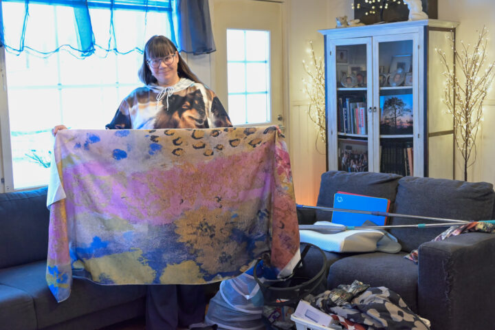 Marjo Paananen tilaa verkkokaupasta pääasiassa kustomoituja tuotteita.