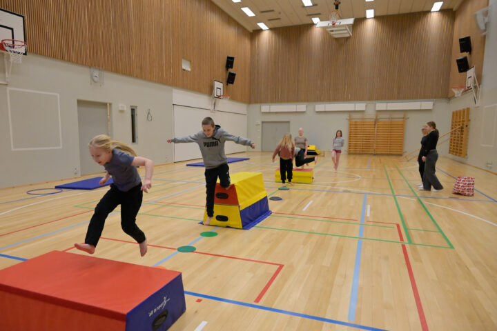 Esteradalla harjoitellaan ylityksiä.