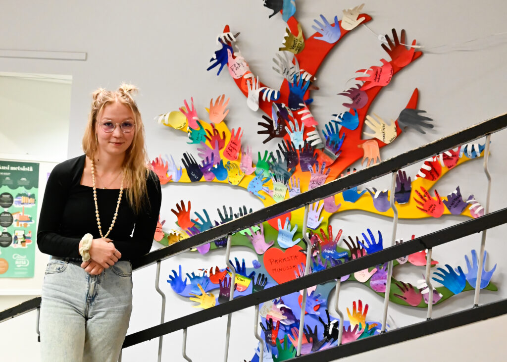 Juulia Kinnunen työskentelee Kinnulan keskuskoululla yhteisöohjaajana.