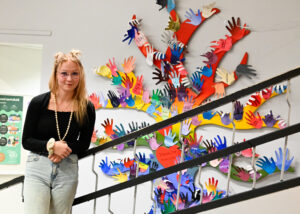 Juulia Kinnunen työskentelee Kinnulan keskuskoululla yhteisöohjaajana.