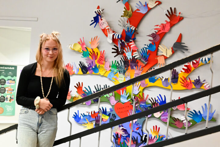 Juulia Kinnunen työskentelee Kinnulan keskuskoululla yhteisöohjaajana.