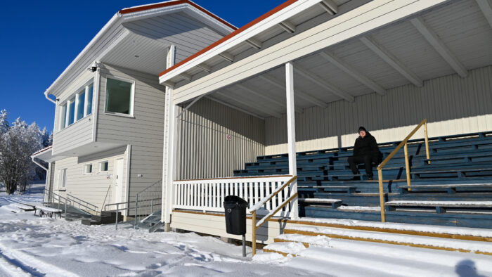 9 Esko Pelkonen ja huoltorakennus