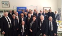 260426_RS Kutsuvieraat ja klubin jäsenet ryhmäkuvassa, kuva Rida Savolainen