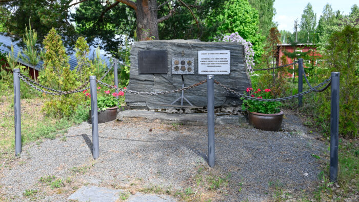 24 Jukola ja muistomerkkí