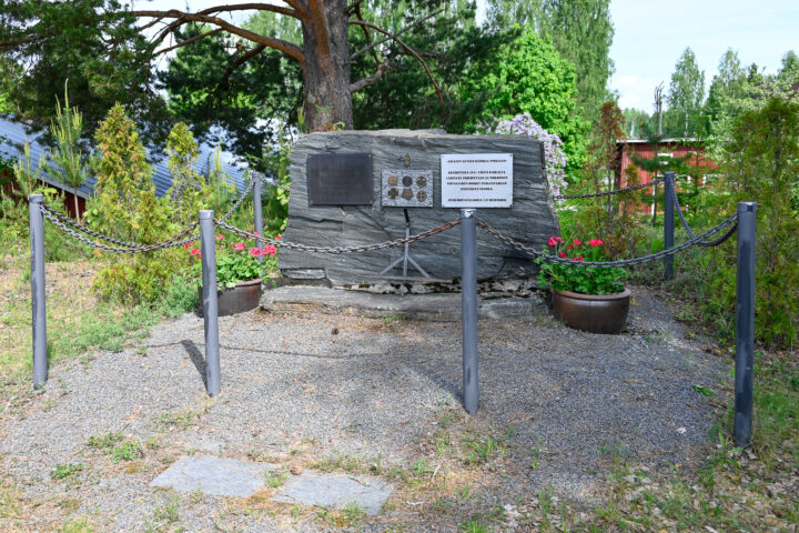 24 Jukola ja muistomerkkí