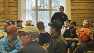 37 hirvenhaukku2
